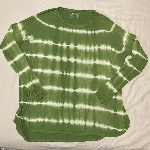 Sweet Romeo Tops - Sweet Romeo Green & White Long Sleeve Tie Dye Tee with Thumb Holes